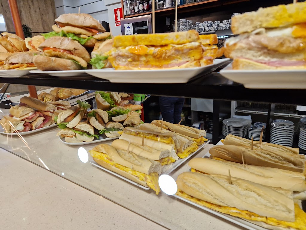Cafeteria Antares — Comida y bebida