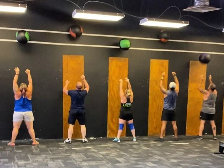  CrossFit Breaking Barbells
