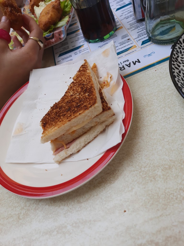 Marina Bar — Comida y bebida