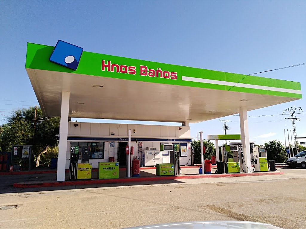 E. S. Hnos. Banos — Exterior