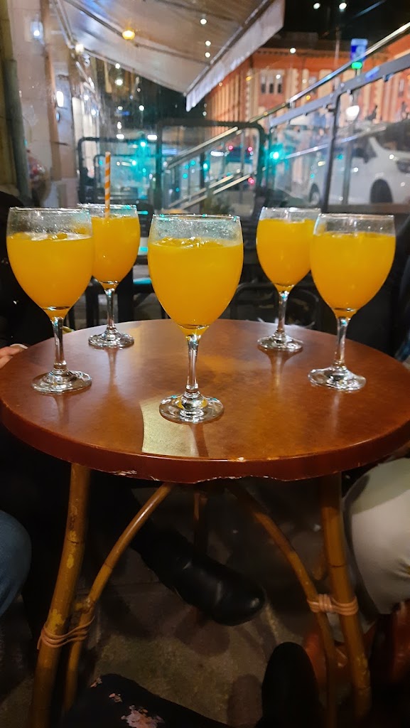 de Ojays Irish Tavern — Comida y bebida