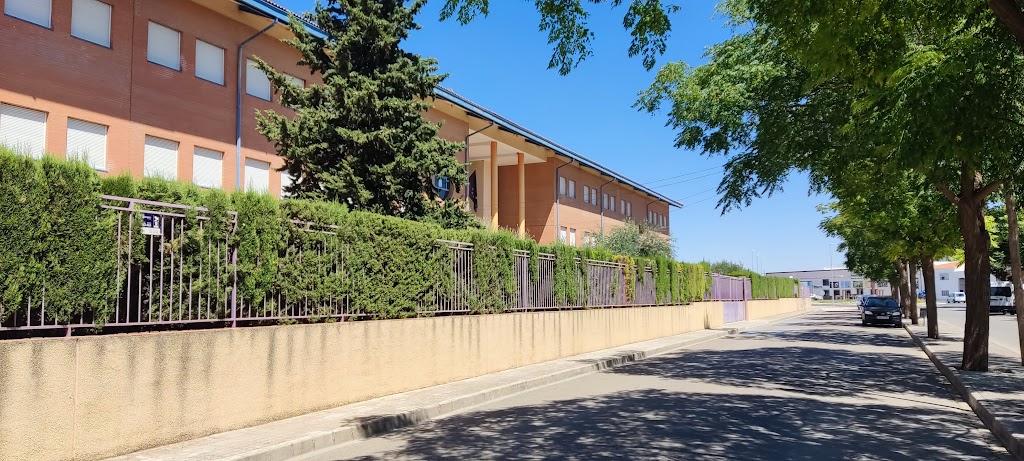 Aparcamiento Discapacitados(X2 junto Instituto Marmaria)