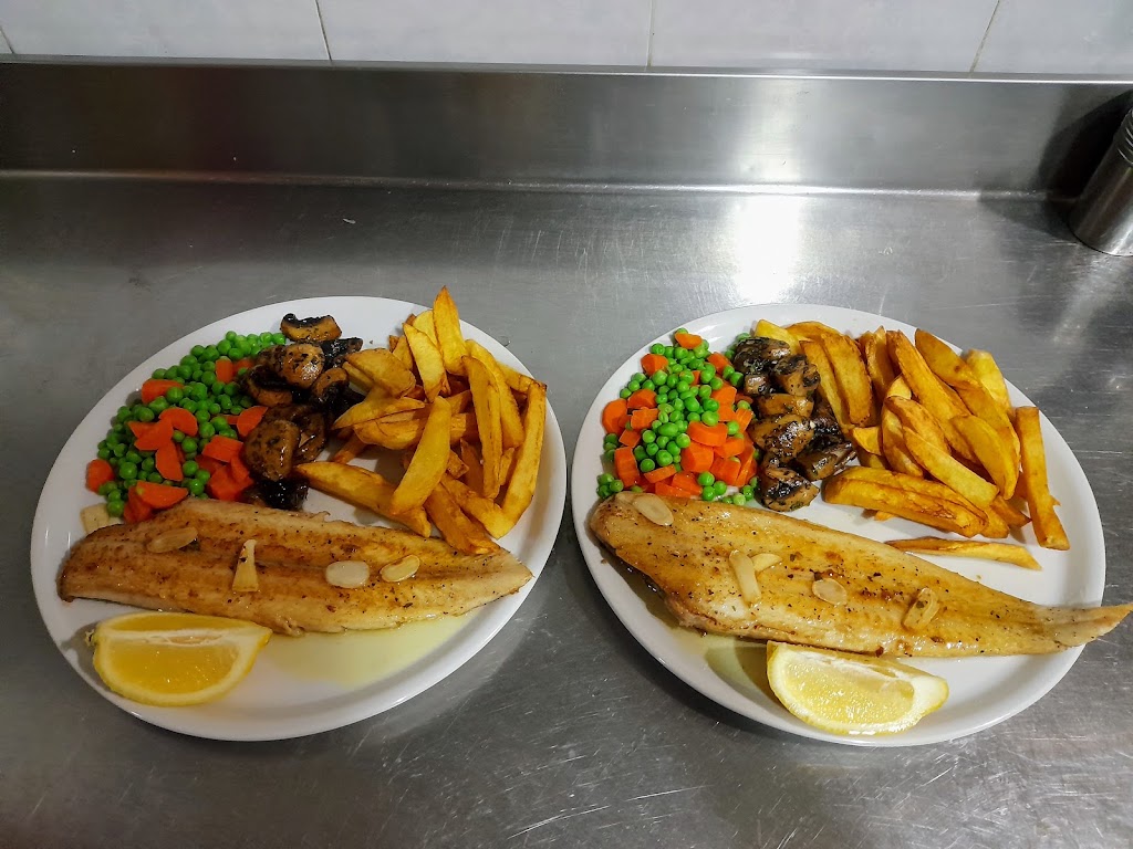 El Poblet Bar Restaurante — Comida y bebida