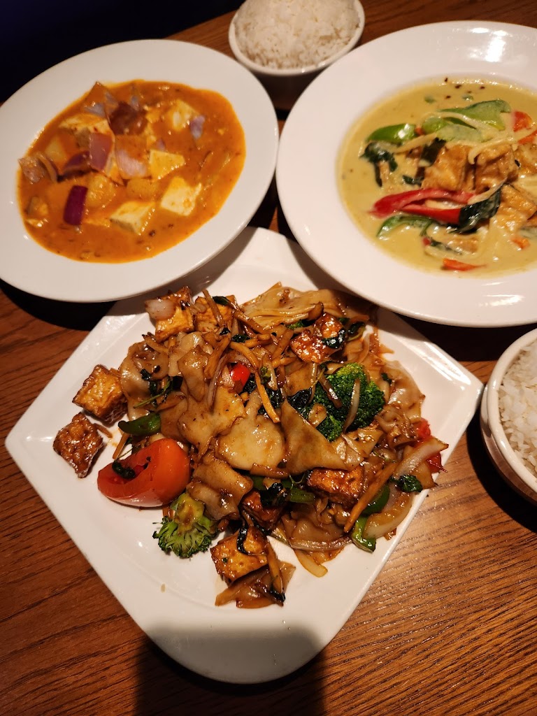 Bai Tong Thai Street Cafe