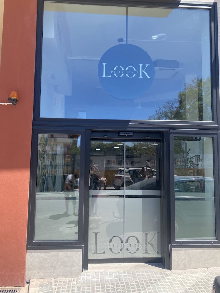 LooK Peluqueria — Exterior