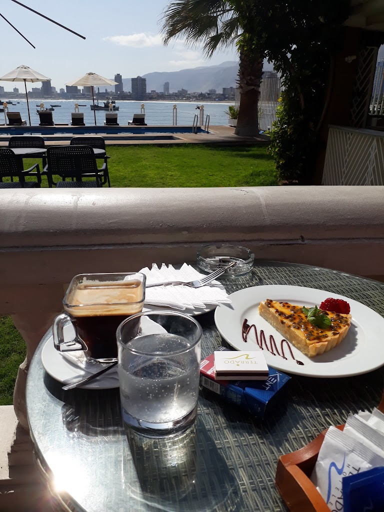 Comida y bebida