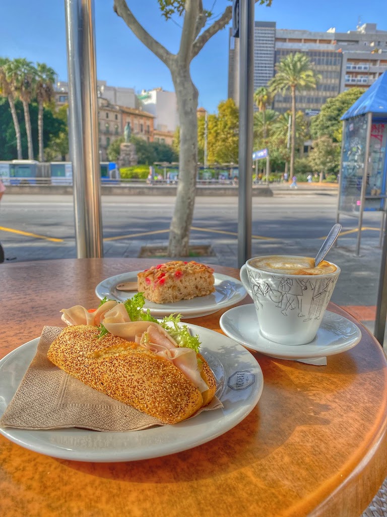 Cafe La Parada — Comida y bebida
