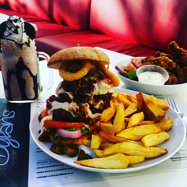 Dylans bar — Comida y bebida