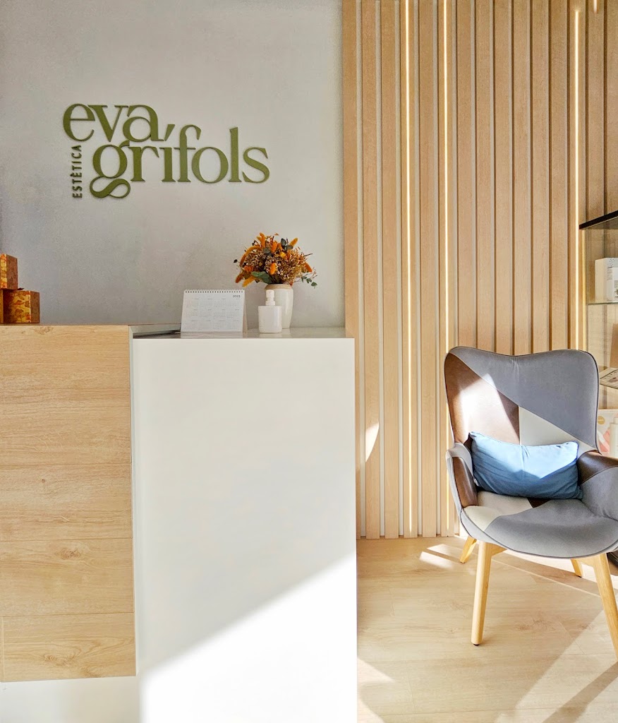 Eva Grifols, Estetica — Del propietario