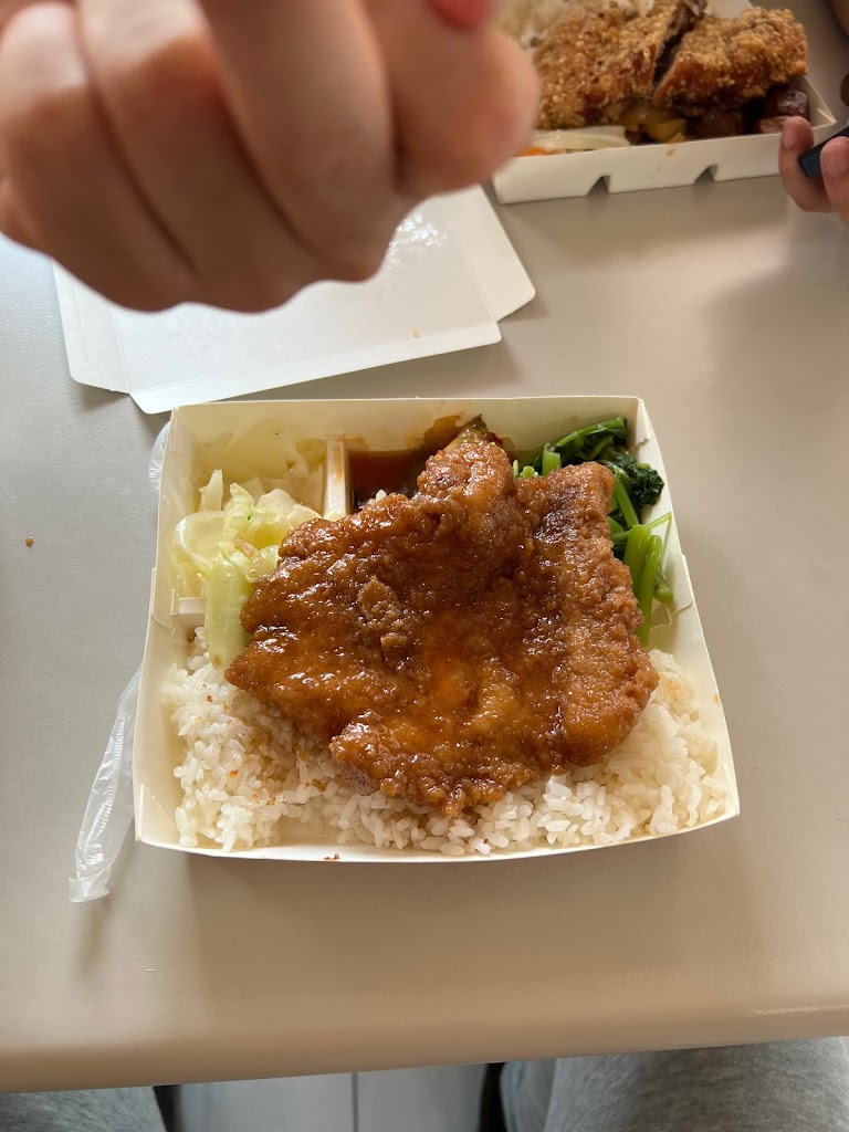 百陞雞腿飯 的照片