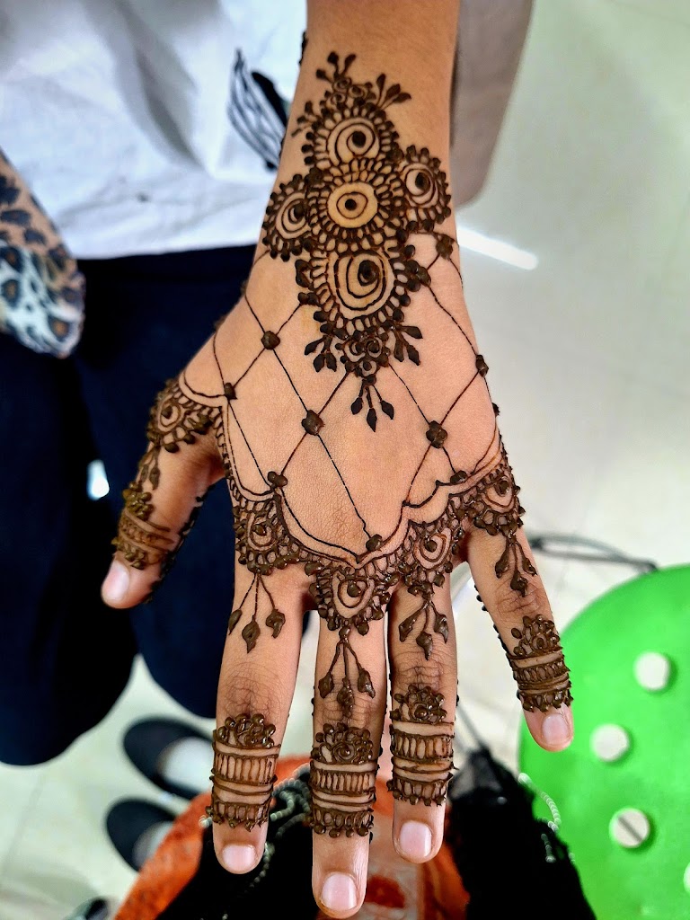 Makeover Beauty Salon Academy