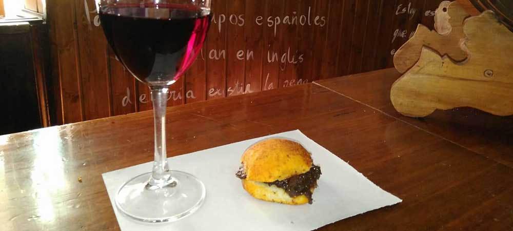 Taberna Calle Melancolia — Comida y bebida