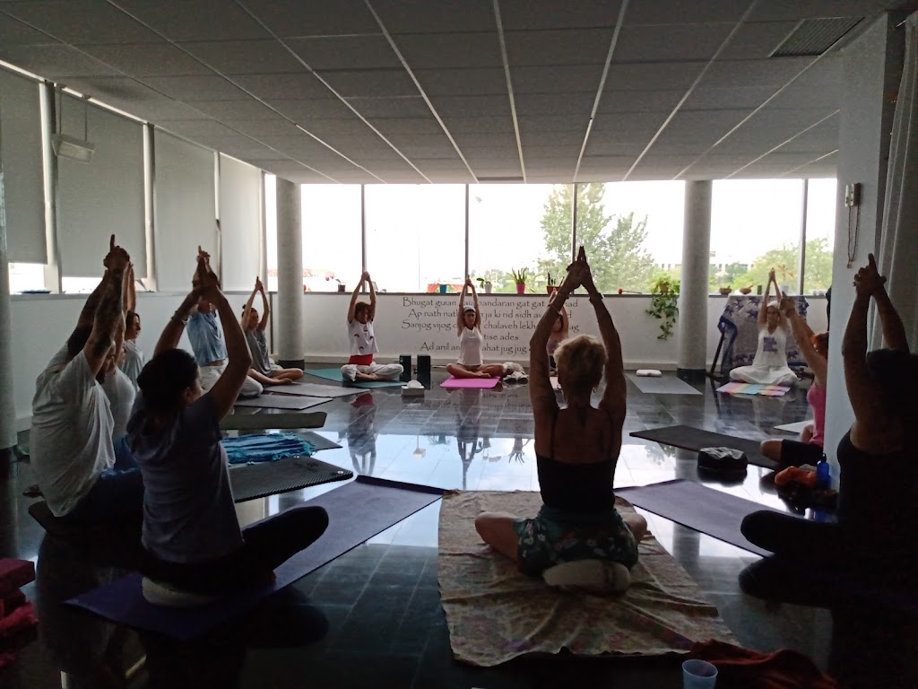 Escuela Nidhan - Pamplona — Yoga