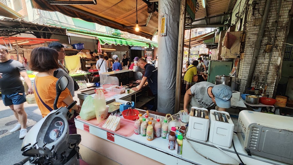 學府市場路邊早餐店 的照片