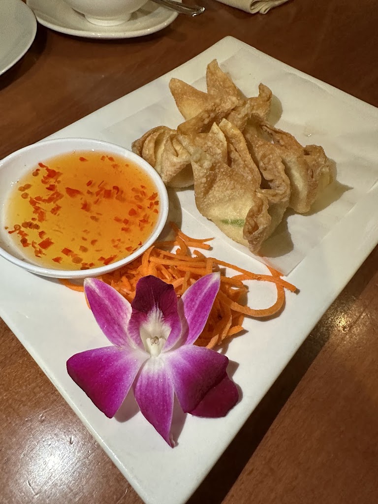 Pin Kaow Thai Restaurant Rainbow