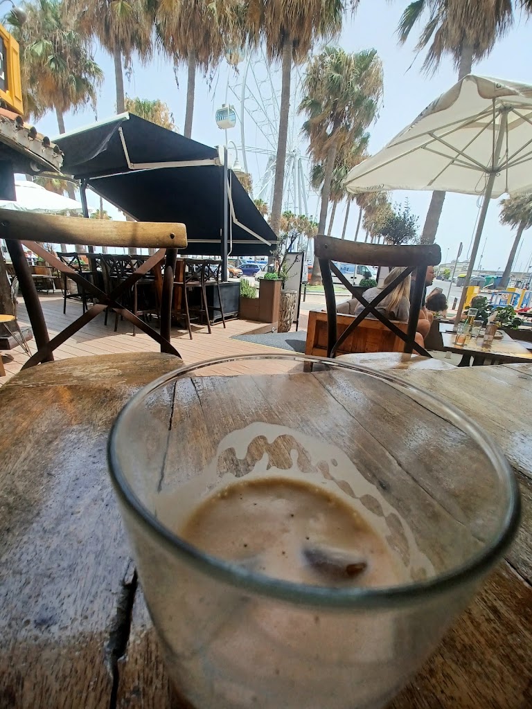 O'Neill's cafe — Comida y bebida