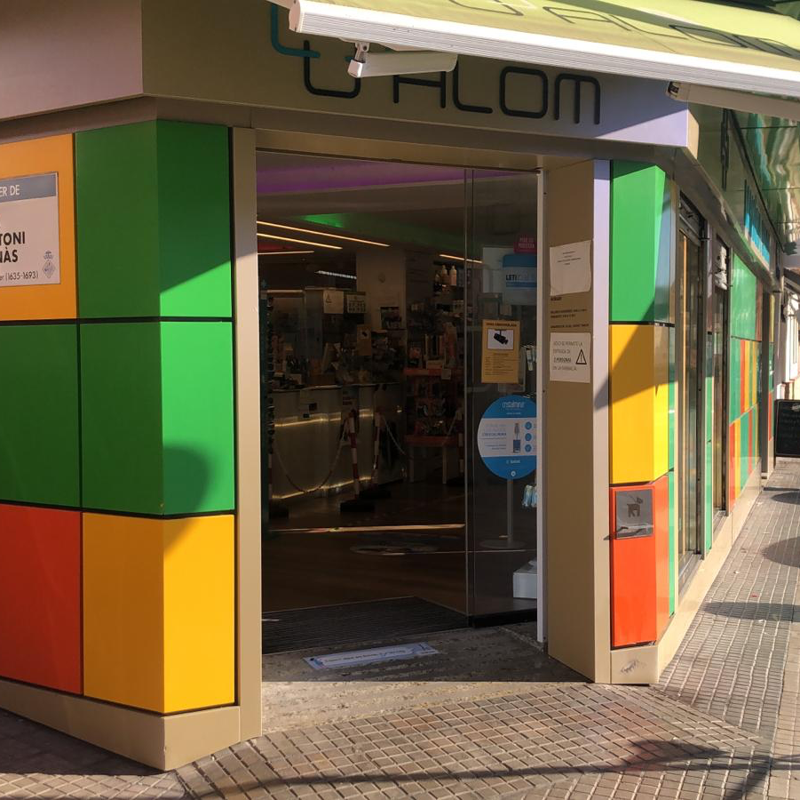 Farmacia Aina Salom Soler — Del propietario