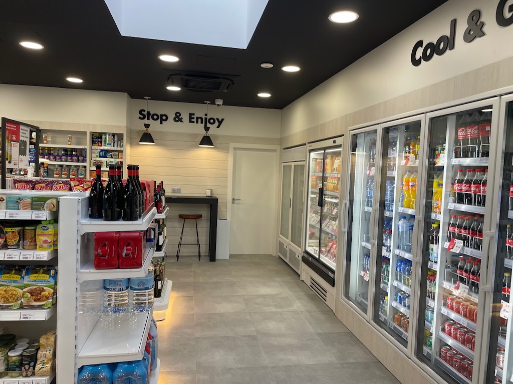Estacion de Servicio Repsol — Interior