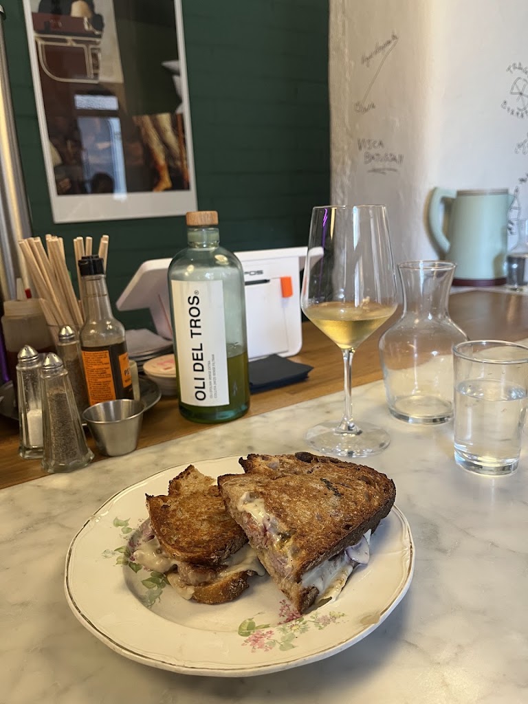 Gal*la Bar — Comida y bebida