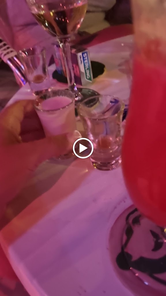 Cocteleria Golden Corner — Videos