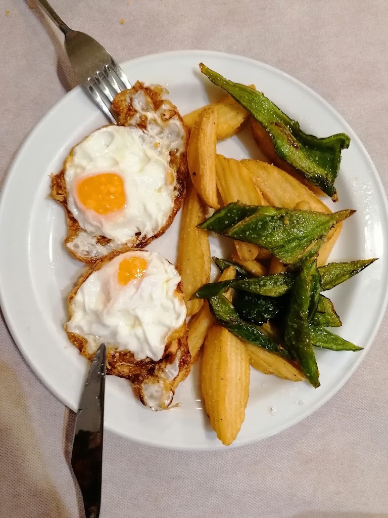 Bar Restaurante Stop Ebano — Comida y bebida