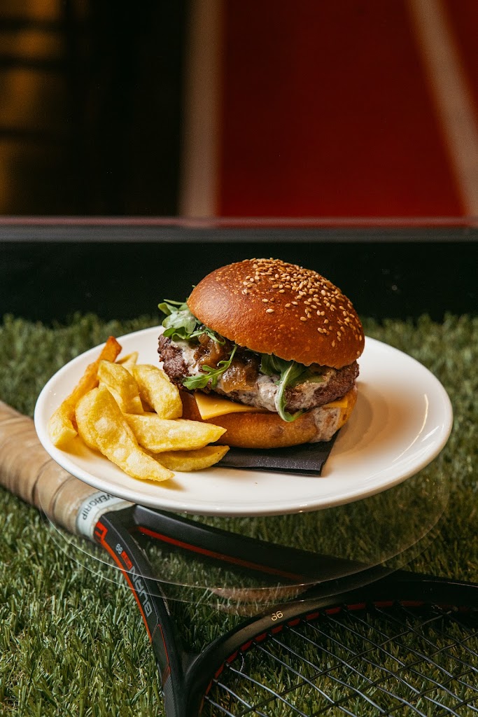 El Corner - Sport Bar — Comida y bebida
