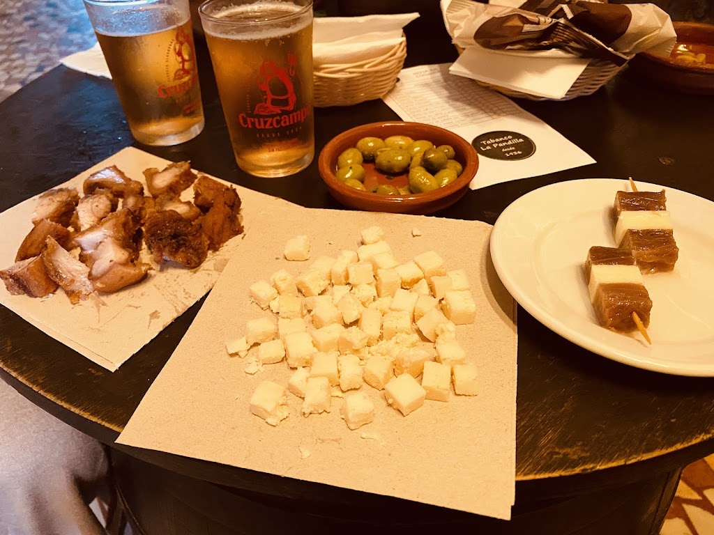 Tabanco La Pandilla — Comida y bebida