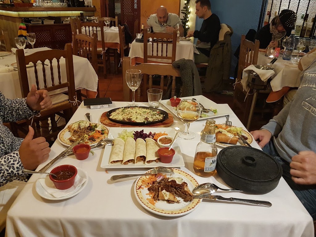 Restaurante El Charro Negro — Comida y bebida