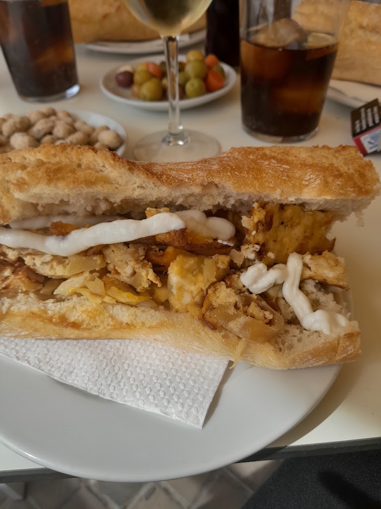 BAR RESTAURANTE AVENIDA 98. — Comida y bebida