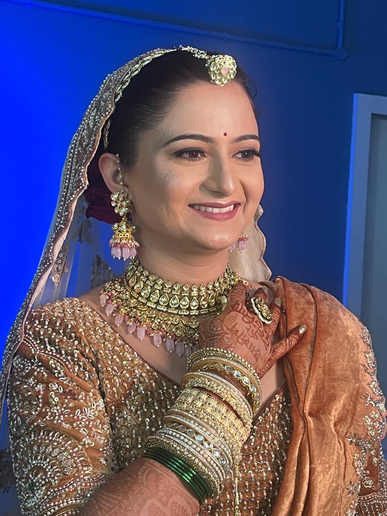 Apra Professional Unisex Salon Best Bridal Makeup Artist In Charkhi Dadri Hydra Facial Treatment Hair Smoothening Services