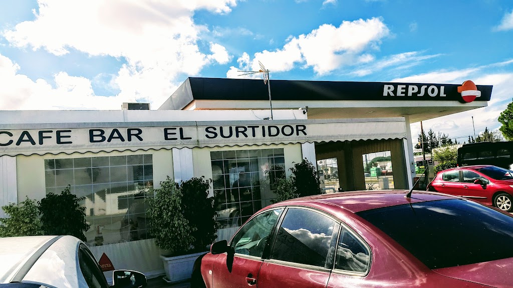 Estacion de Servicio Repsol, Ntra. Sra. de los Milagros — Exterior