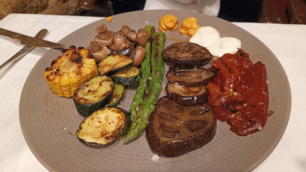 cafeteria restaurant nit i dia — Comida y bebida