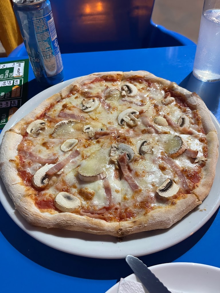 La Bodega Pizzeria — Comida y bebida