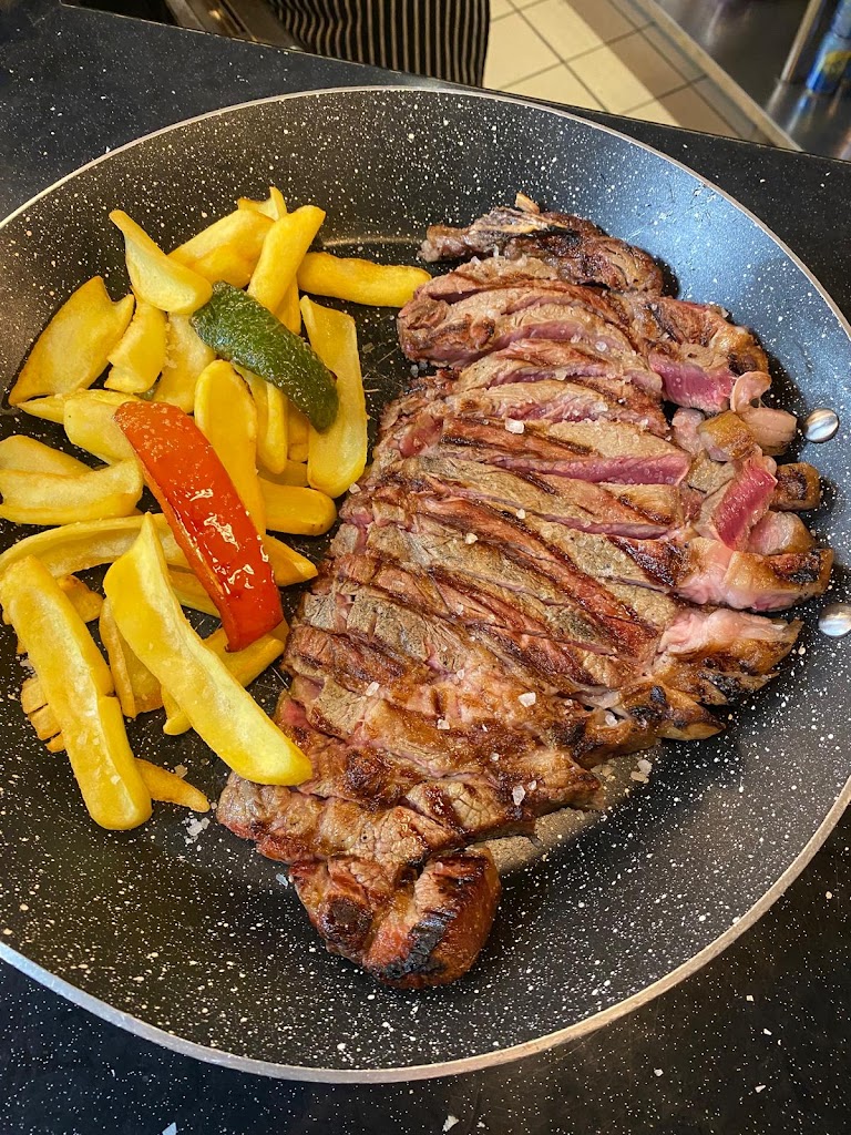 Restaurante los Toneles — Comida y bebida