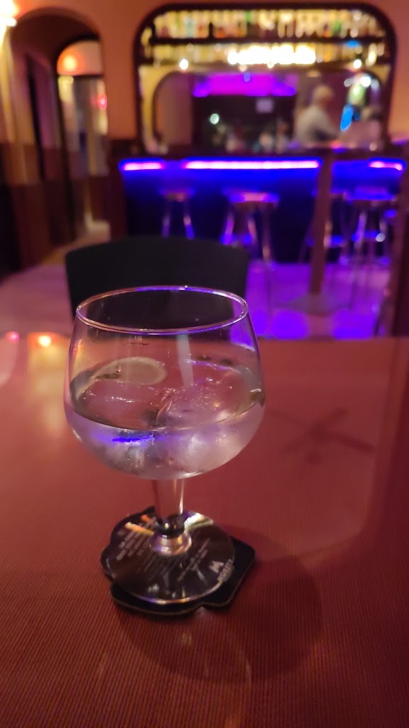 Bar Sommelier — Comida y bebida
