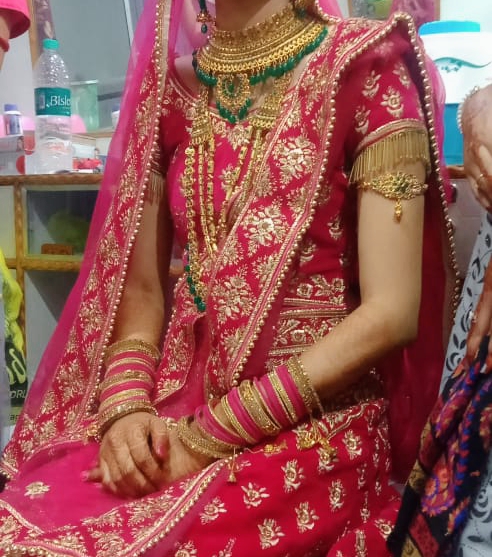 Maan Gaaytrii Byuuttii Paarlr