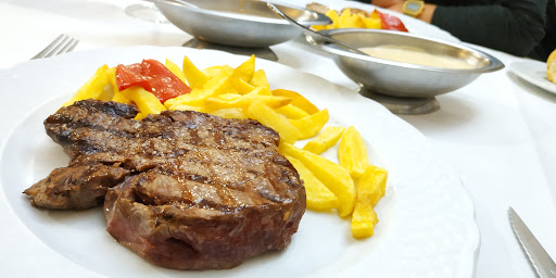 Restaurante Villa de Santillana — Comida y bebida