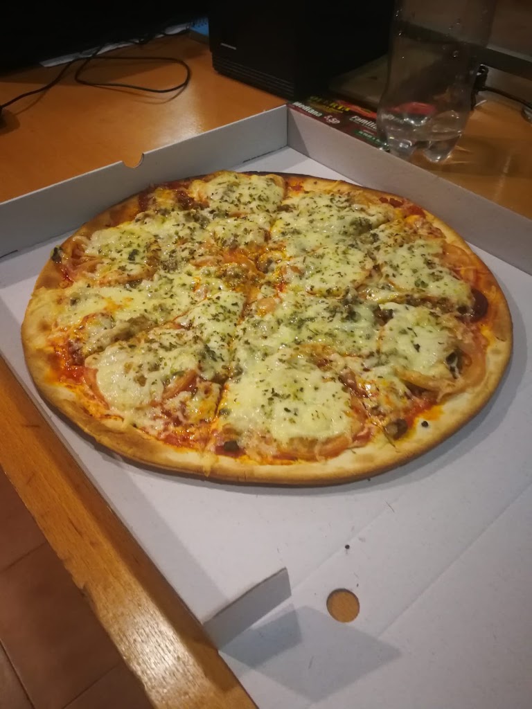 Pizzeria Capricci — Comida y bebida