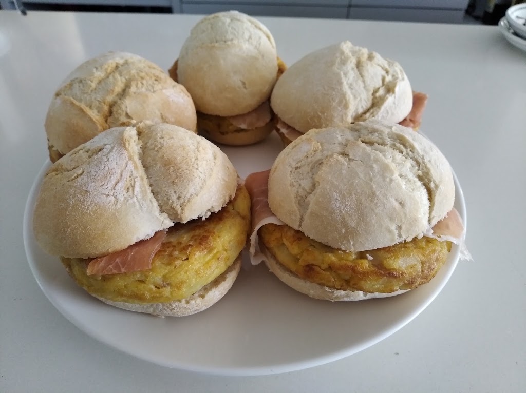 BAR EL RECUERDO — Comida y bebida