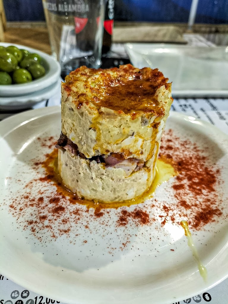 Bar Restaurante Paco El Barquero (antiguo PaqueteTorres) — Comida y bebida