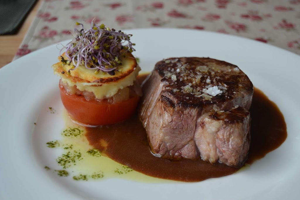 DE LUCAS RESTAURANTE — Comida y bebida