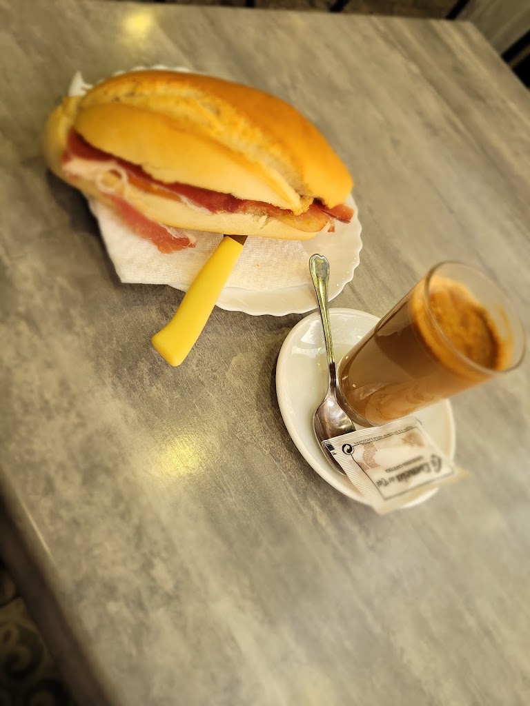 La Esencia Del Cafe — Comida y bebida