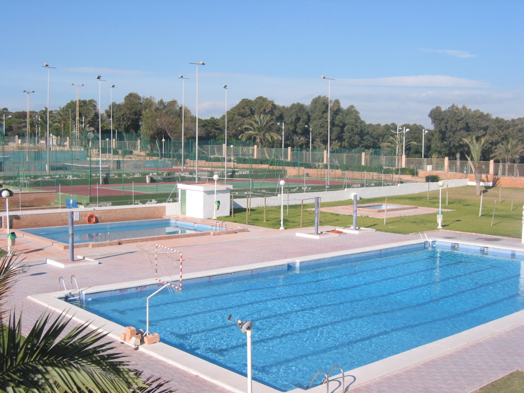 Piscina Municipal Descubierta — Del propietario