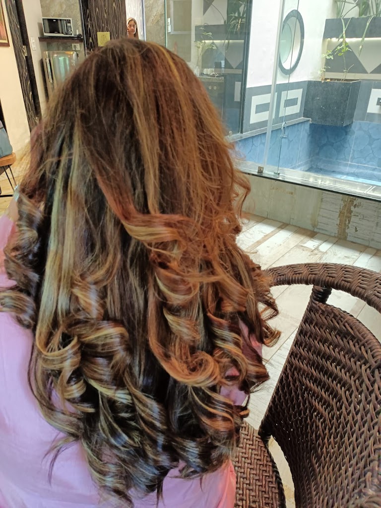 Aromatic Salon Aannndmaan Shresstth Byauttii Sluun