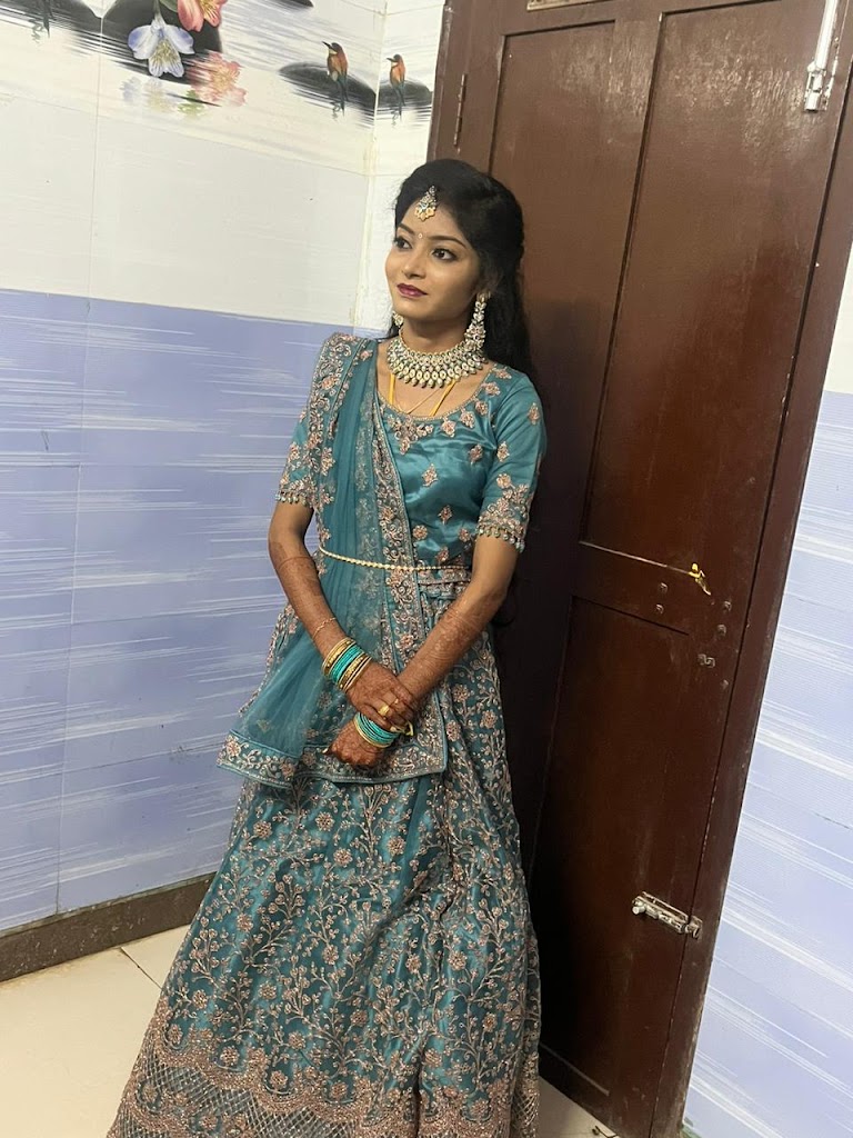 Divya Beauty Parlour