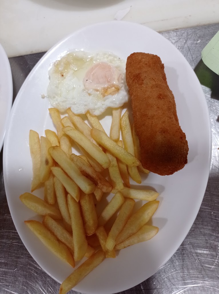 Bar Las Marianas . — Comida y bebida