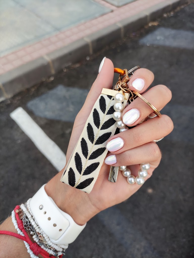 Centro de estetica MayiBrows — Manicura