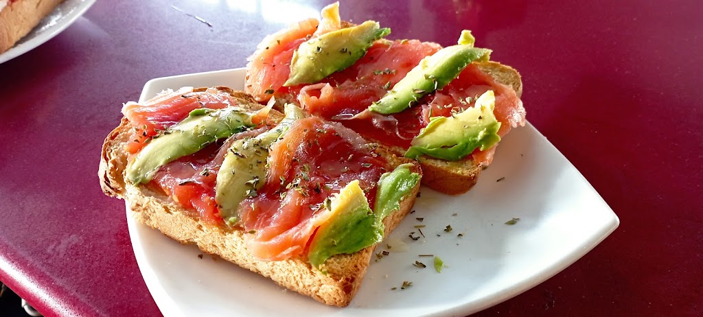 Mi NiNa Cafe — Comida y bebida