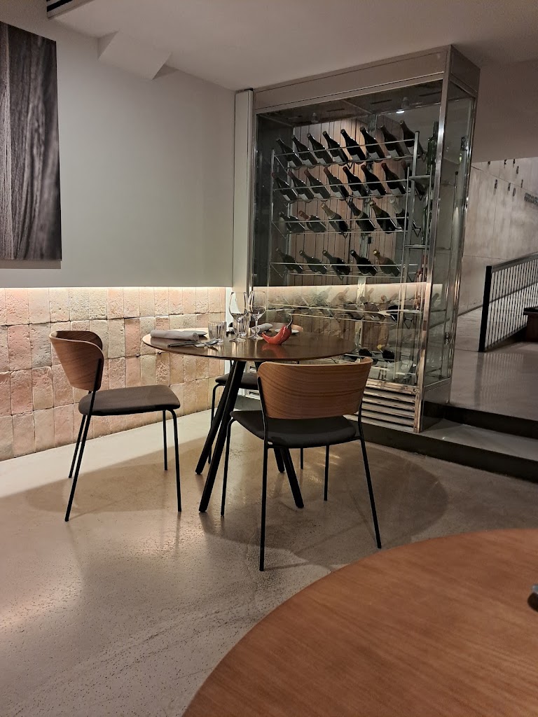 Ferran Cerro Restaurant — Ambiente