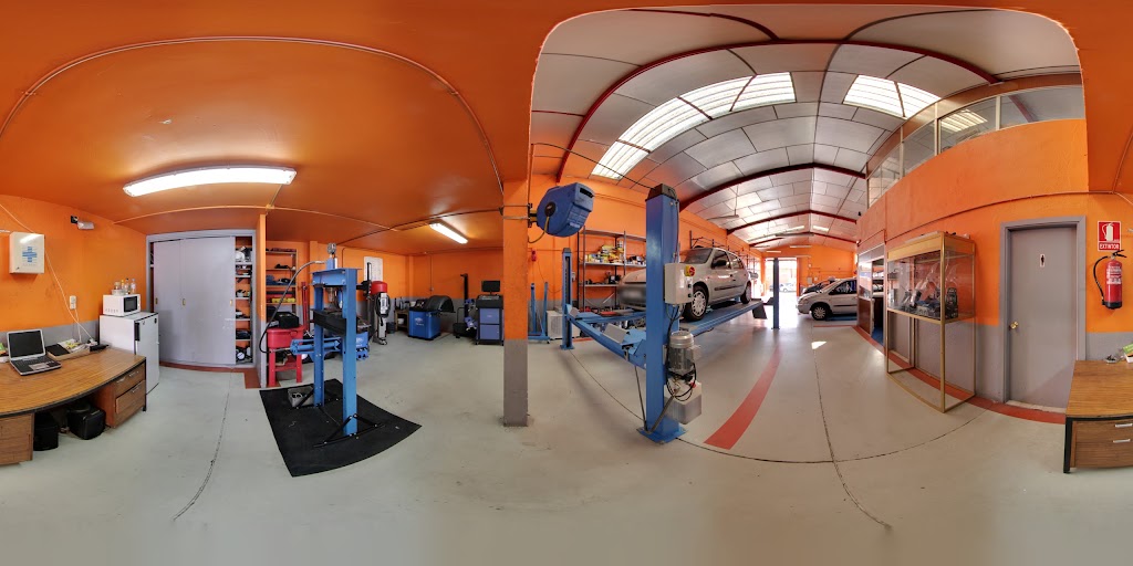 Talleres Mateo Trucks And Cars Sl — Interior